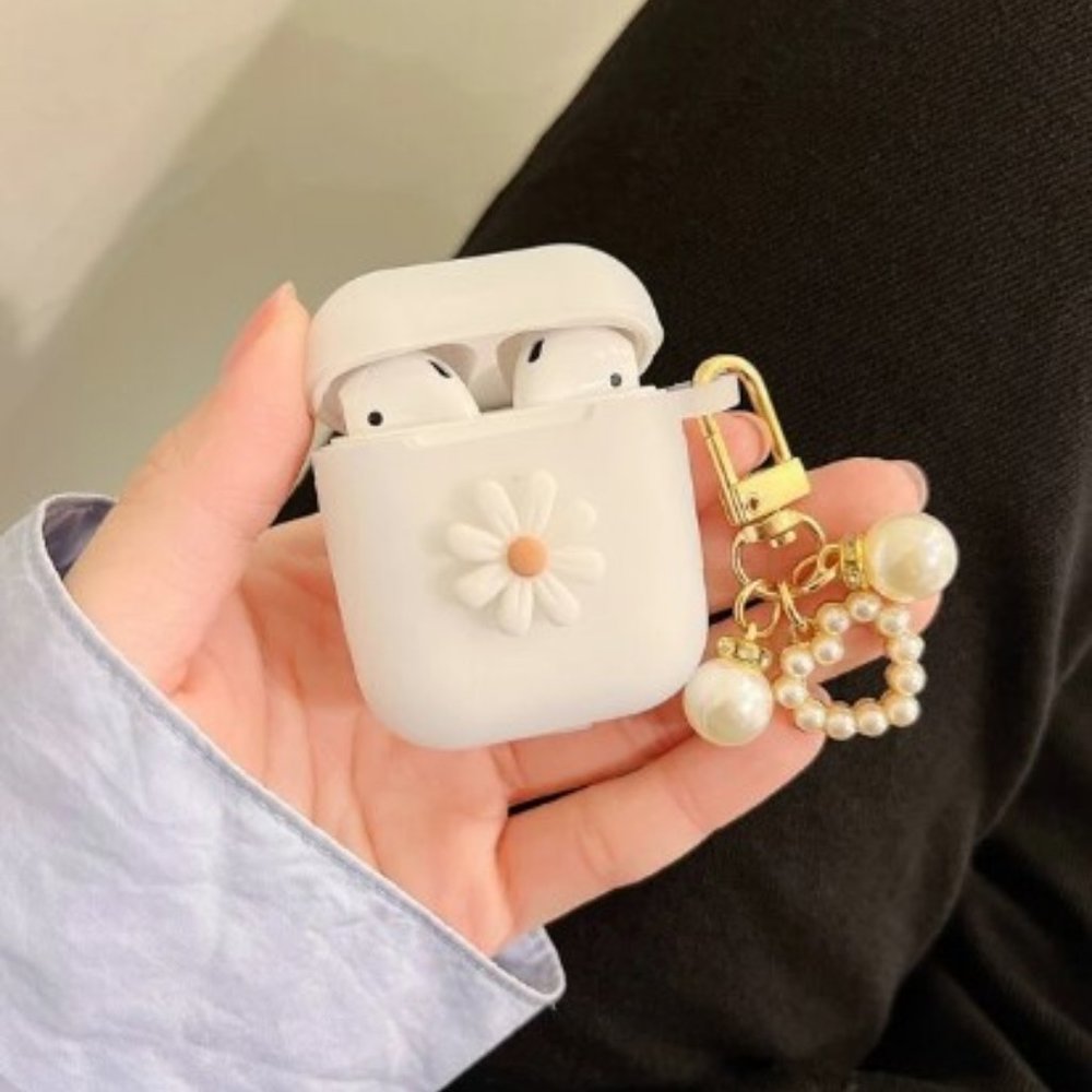 Daisy Pattern AirPods Case - Picture 3 of 4